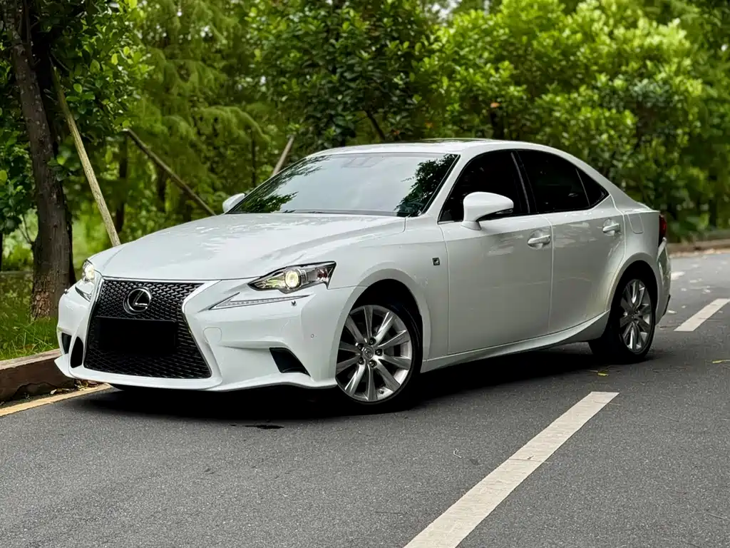 Lexus IS 2015 — фото 2