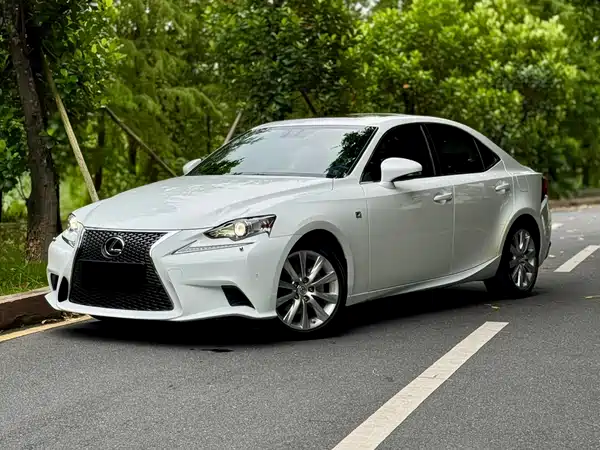 Lexus IS 2013
