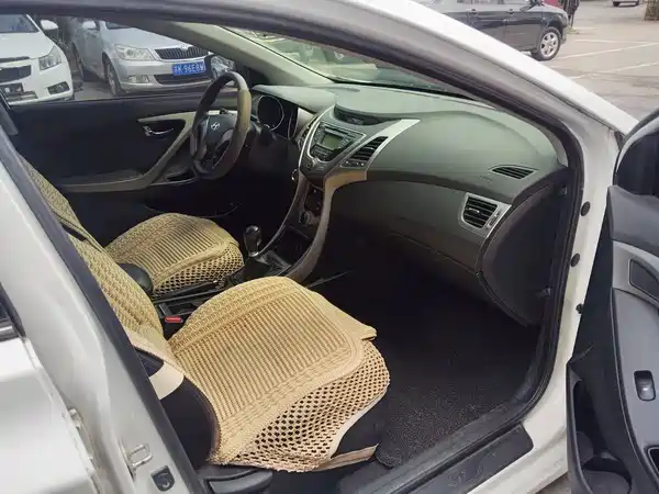 Hyundai Elantra Langdong 2012