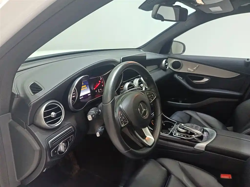 Mercedes-Benz GLC 2016 — фото 15