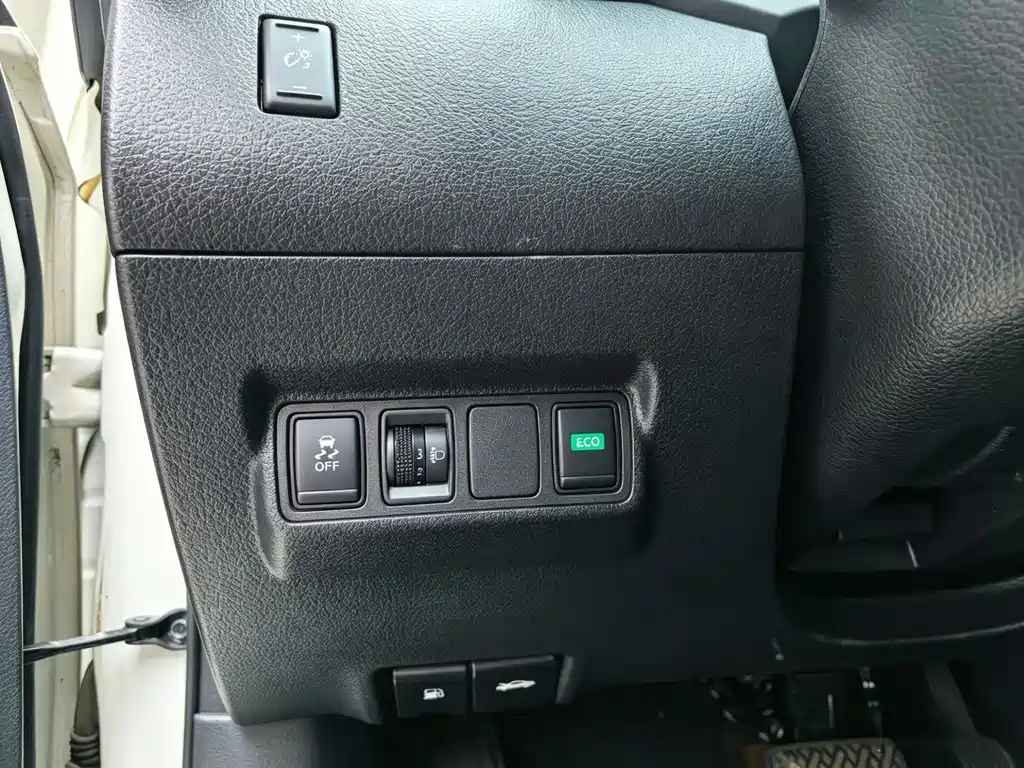 Nissan Tiida 2018 — фото 17