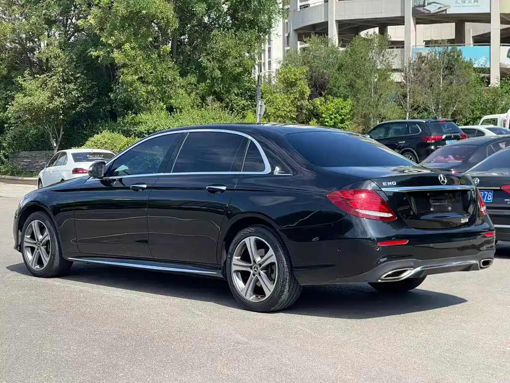 Mercedes-Benz E-Class 2017 — фото 12