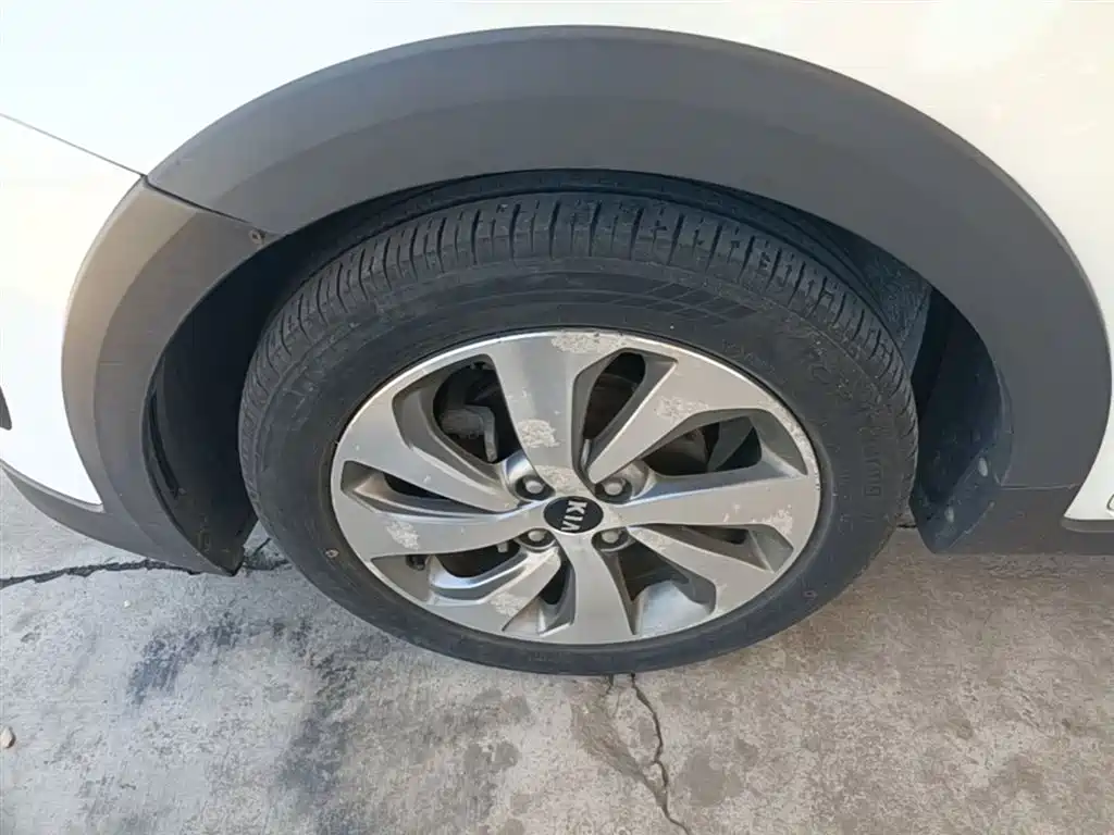 Kia KX Cross 2018 — фото 23
