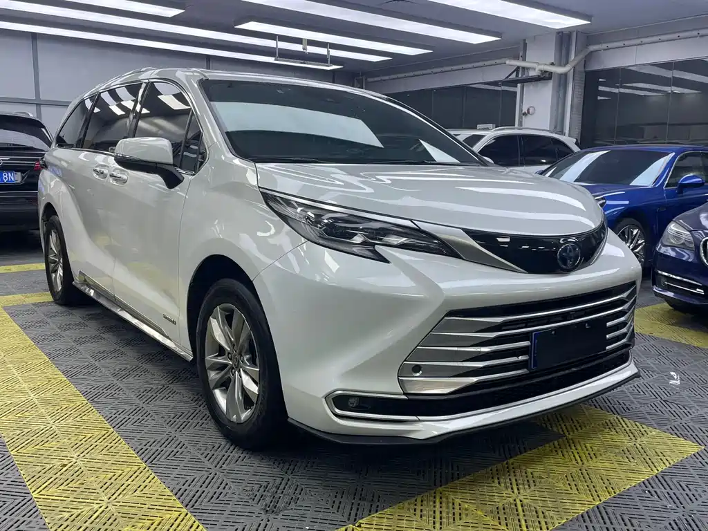 Toyota Sienna 2022 — фото 26