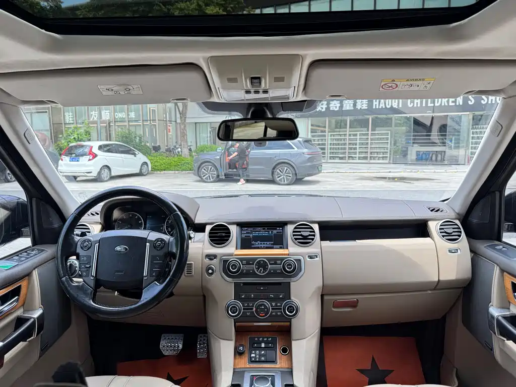 Land Rover Discovery 2014 — фото 24