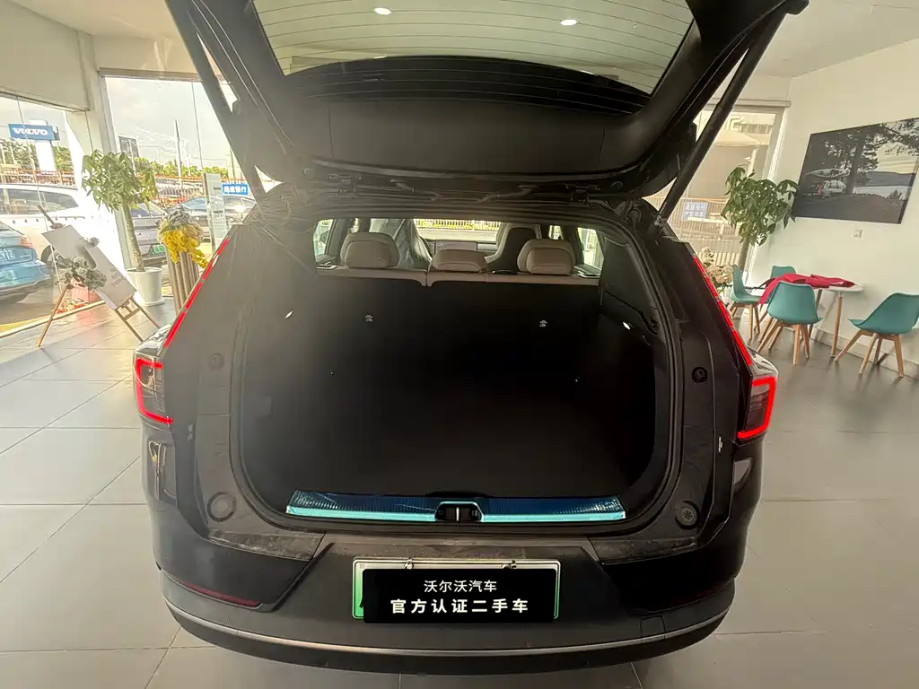 Volvo XC70 Plug-In Hybrid 2026 — фото 10