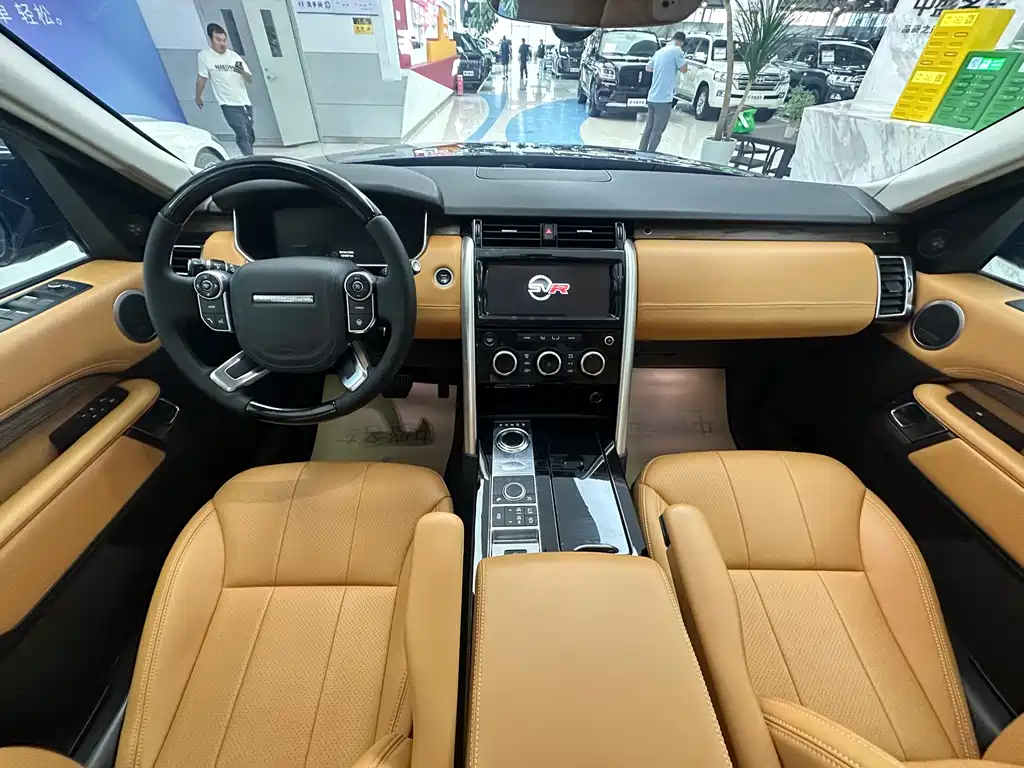 Land Rover Discovery 2018 — фото 36