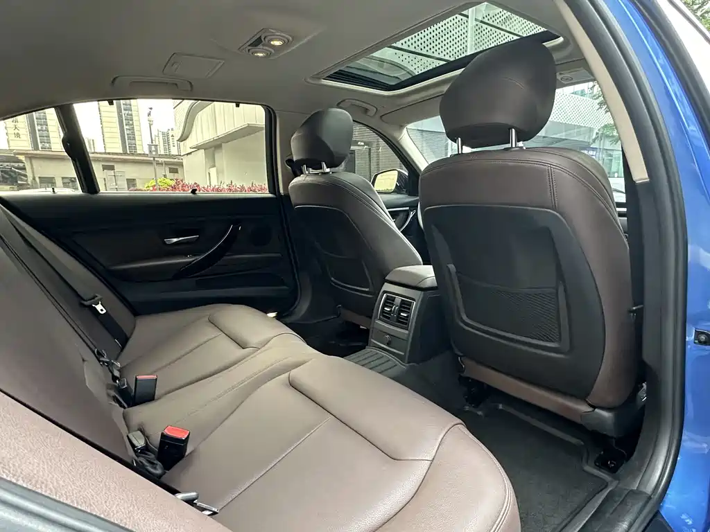 BMW 3 Series 2019 — фото 12