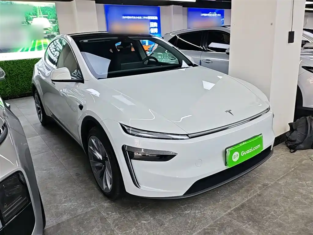 Tesla Model Y 2025 — фото 4