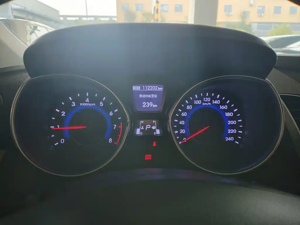Hyundai Elantra 2016 — фото 12