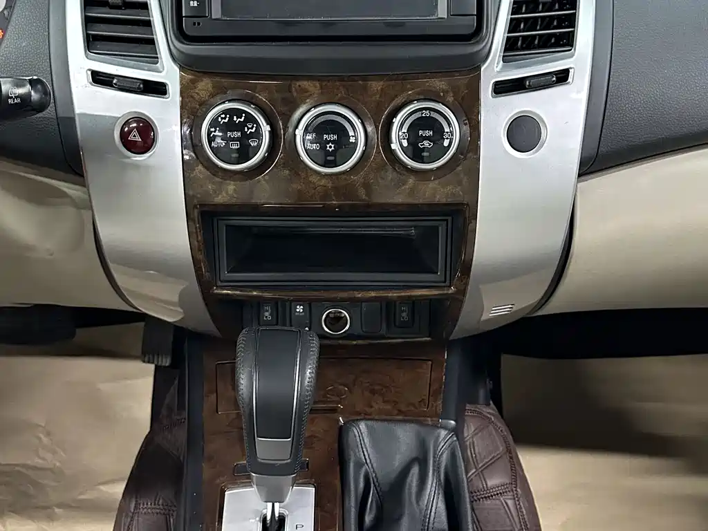 Mitsubishi Pajero Sport 2014 — фото 20