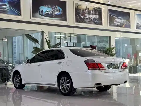Toyota Crown 2012