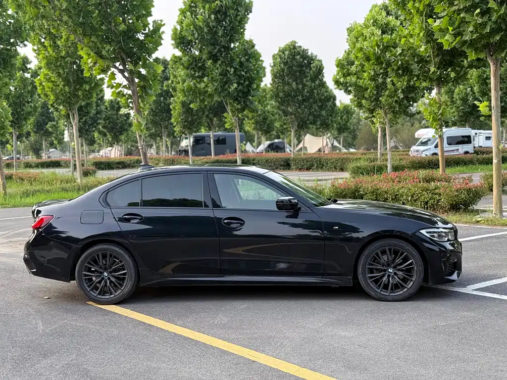 BMW 3 Series 2019 — фото 11
