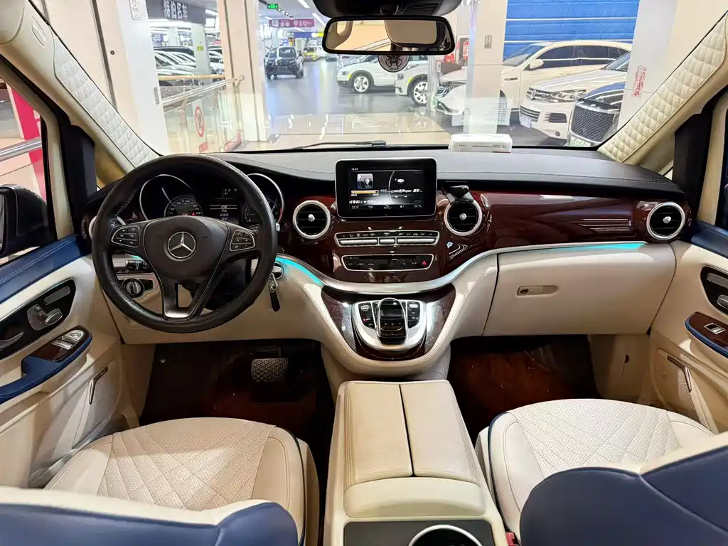 Mercedes-Benz V-Class 2016 — фото 9