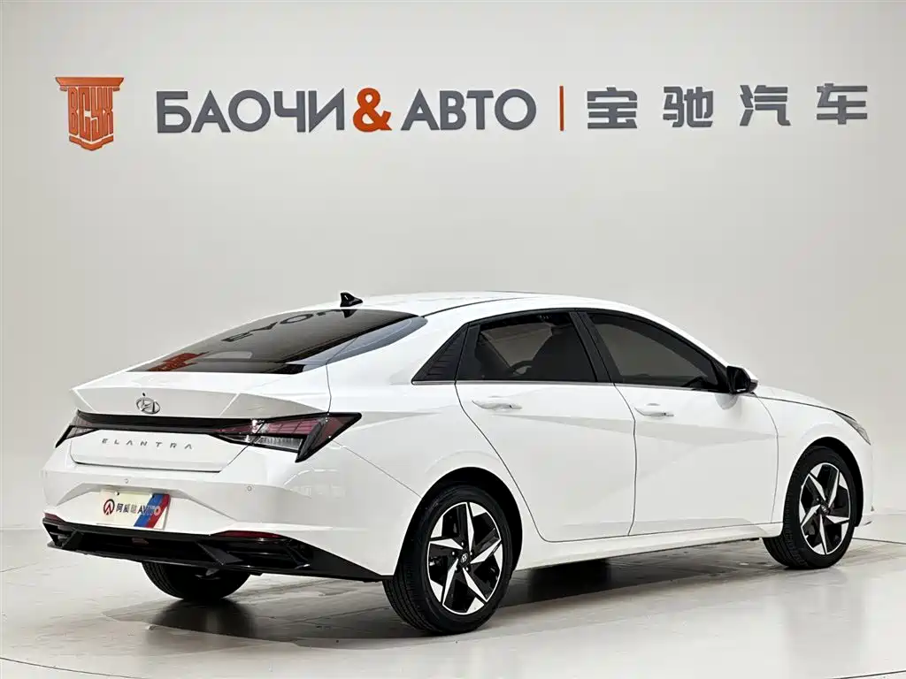 Hyundai Elantra 2023 — фото 10
