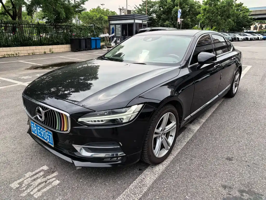 Volvo S90 2018 — фото 1