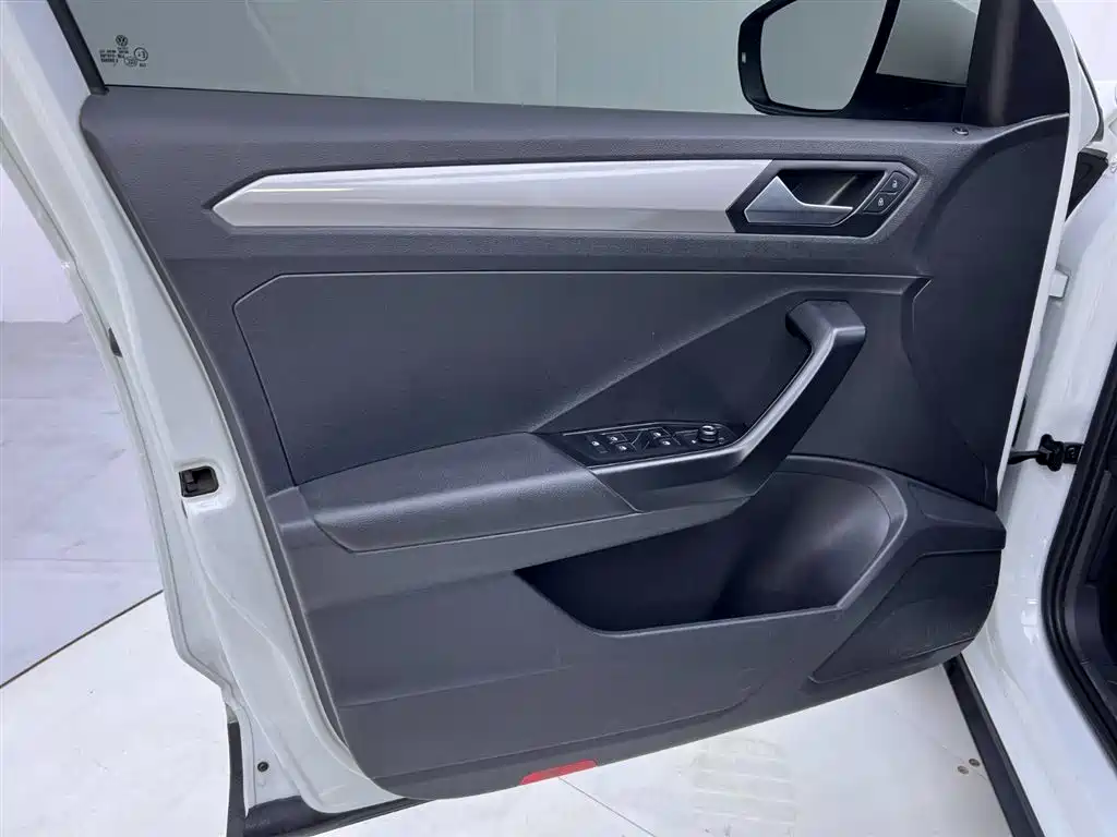 Volkswagen T-Roc 2022 — фото 12