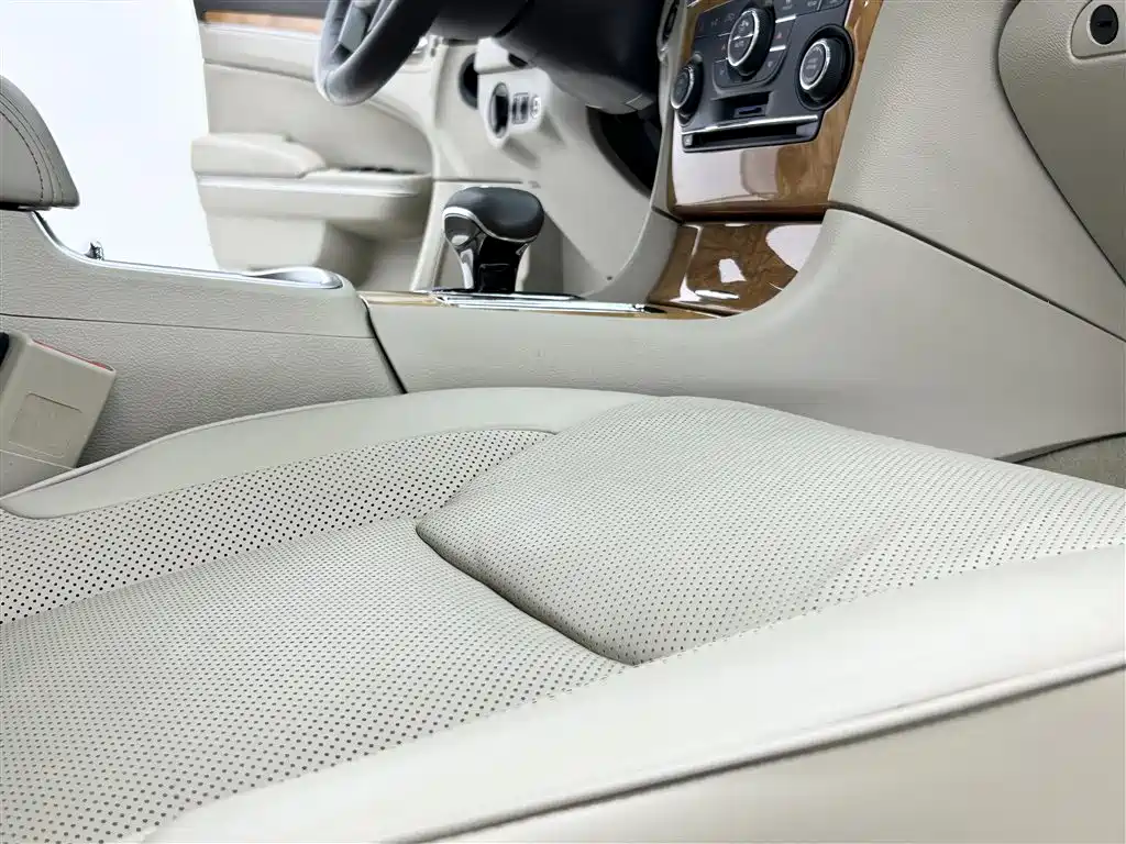 Chrysler 300C 2015 — фото 10