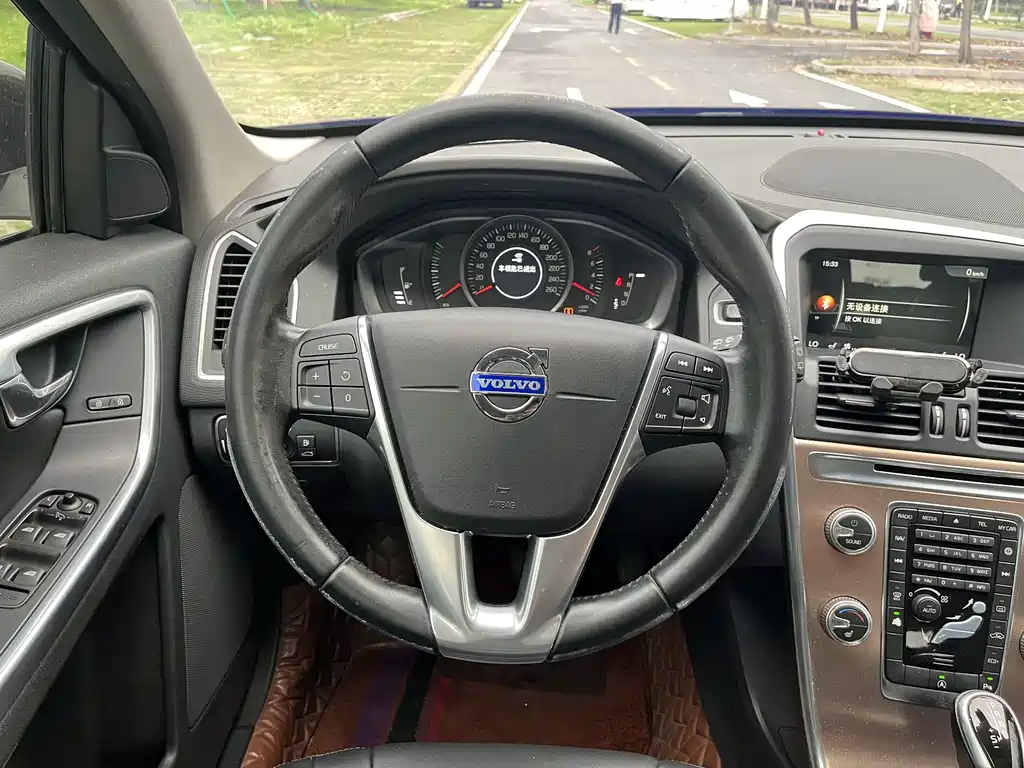 Volvo XC60 2015 — фото 20