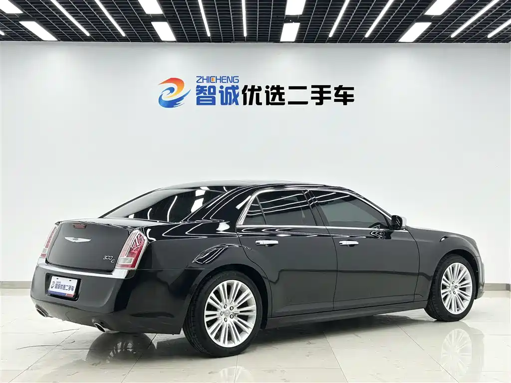 Chrysler 300C 2015 — фото 23