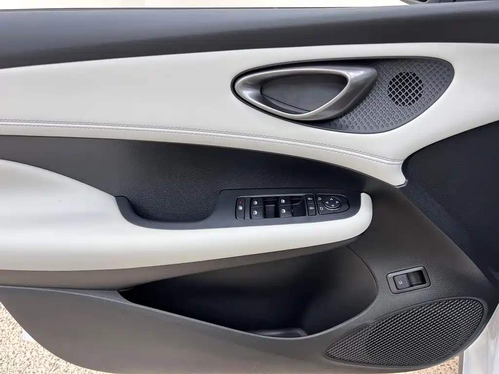 BYD Seal 05 DM-i 2025 — фото 12