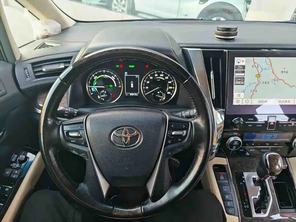 Toyota Alphard 2021 — фото 6