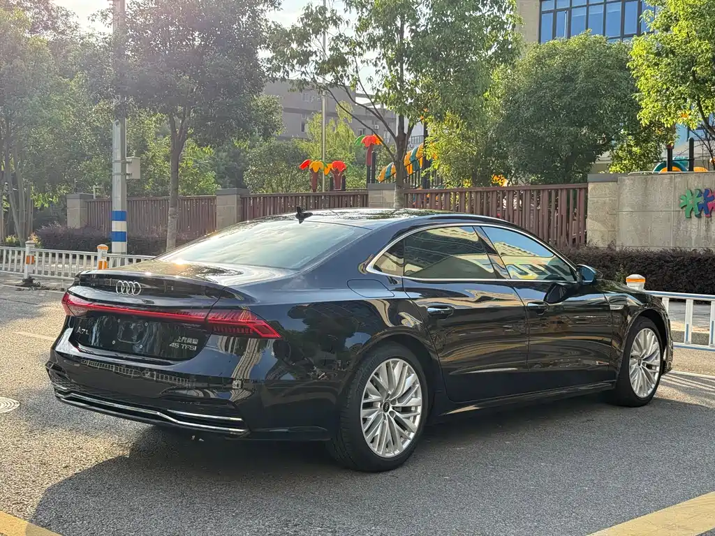 Audi A7L 2023 — фото 17