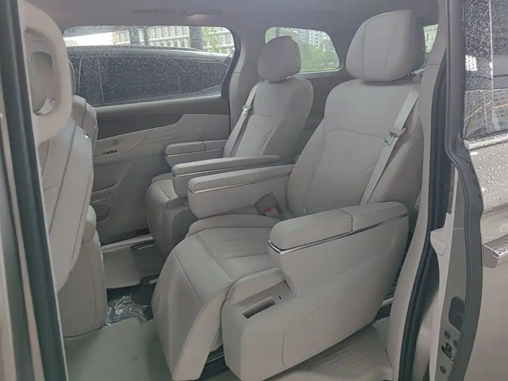 Roewe iMAX8 New Energy 2024 — фото 17