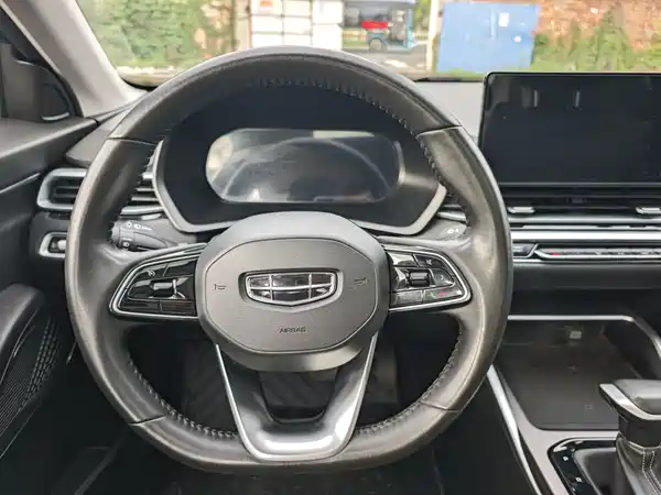 Geely Emgrand 2022