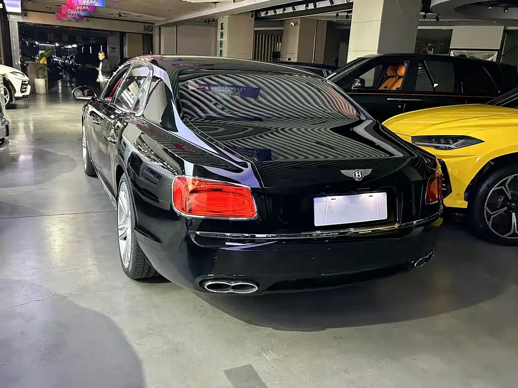 Bentley Flying Spur 2019 — фото 17