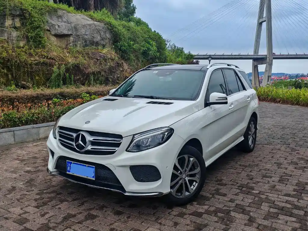 Mercedes-Benz GLE 2017 — фото 9