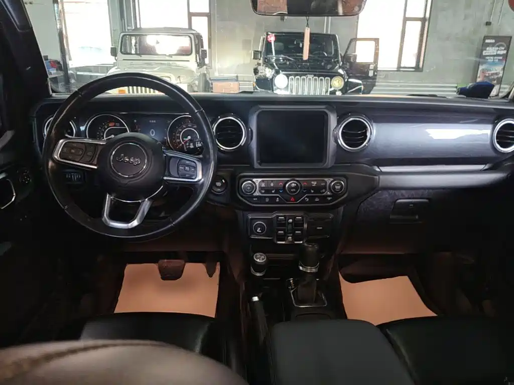 Jeep Wrangler 2023 — фото 10