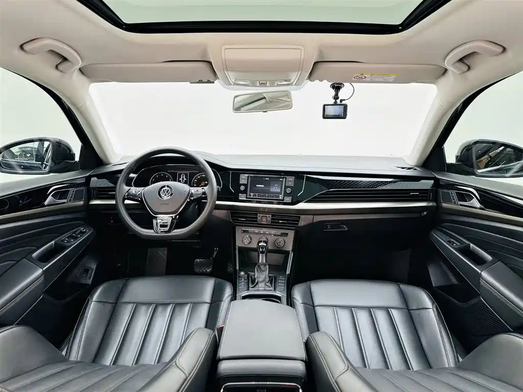Volkswagen Passat 2019 — фото 15