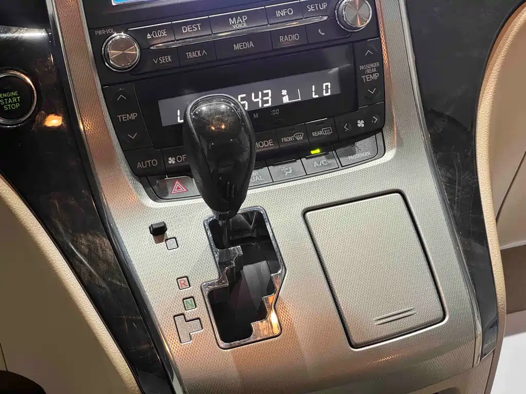 Toyota Alphard 2012 — фото 9