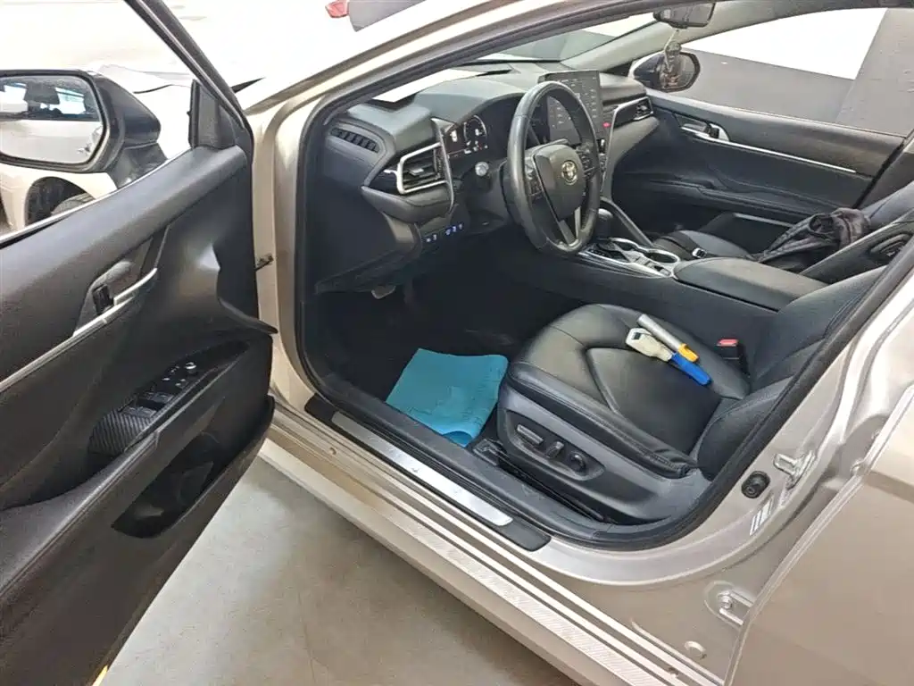Toyota Camry 2021 — фото 16