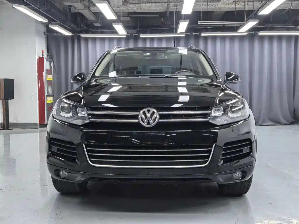 Volkswagen Touareg 2012 — фото 2