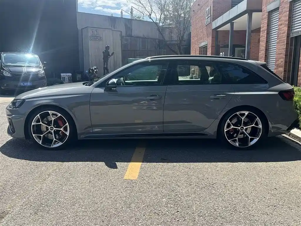 Audi RS 4 2026 — фото 2