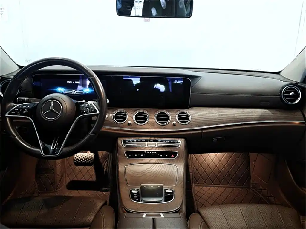 Mercedes-Benz E-Class 2022 — фото 9