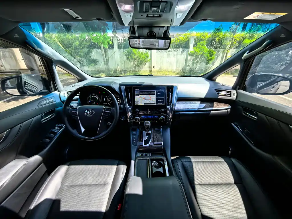 Toyota Alphard 2021 — фото 15
