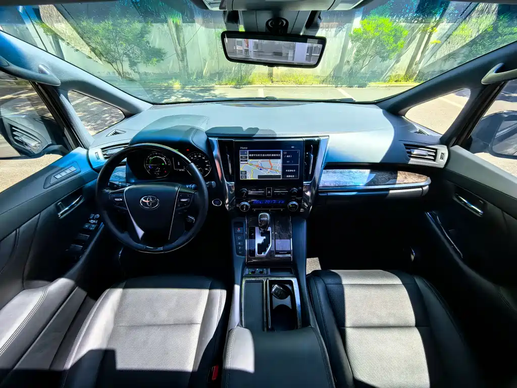 Toyota Alphard 2021 — фото 19