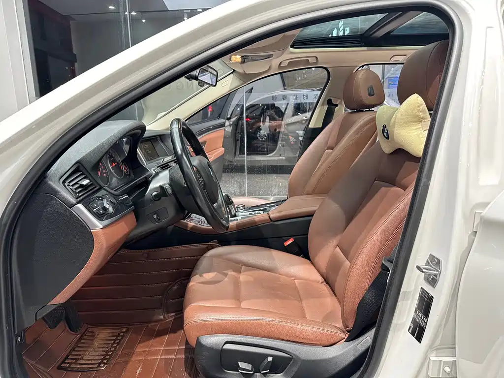 BMW 5 Series 2016 — фото 10
