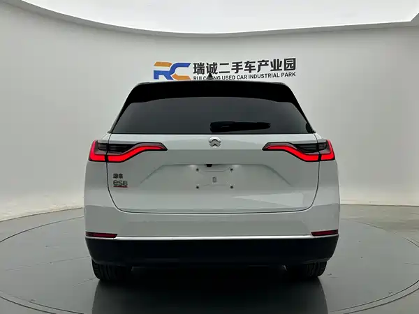 NIO ES8 2022