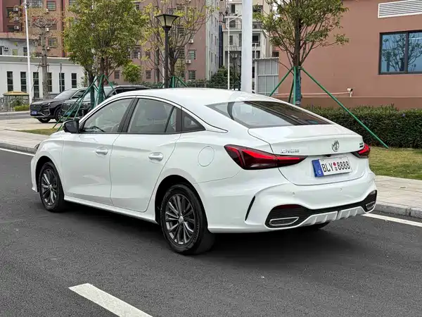MG MG5 2025