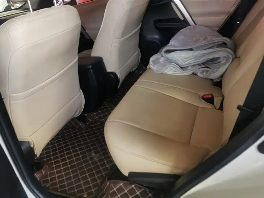 Toyota RAV4 2015 — фото 11