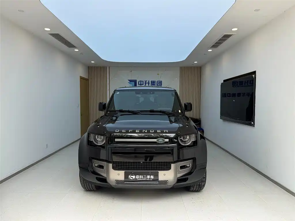 Land Rover Defender 2025