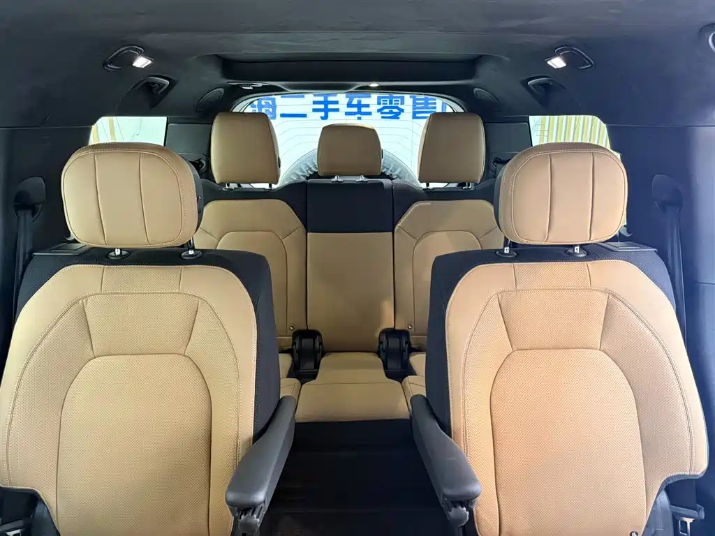 Land Rover Defender 2025 — фото 18