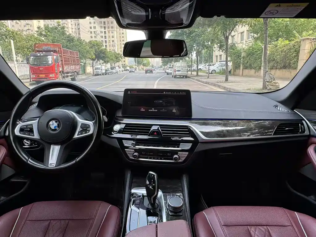 BMW 5 Series 2022 — фото 12