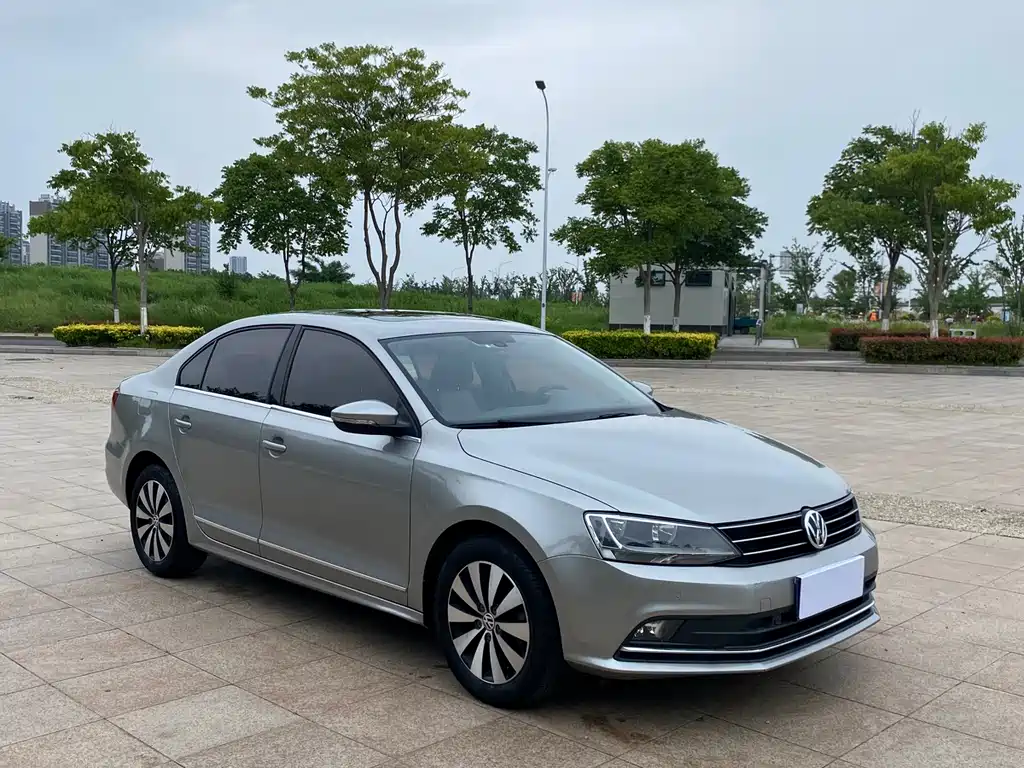 Volkswagen Sagitar 2015