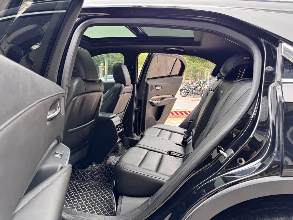 Cadillac XT4 2020 — фото 10