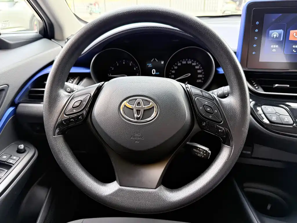 Toyota C-HR 2023 — фото 8